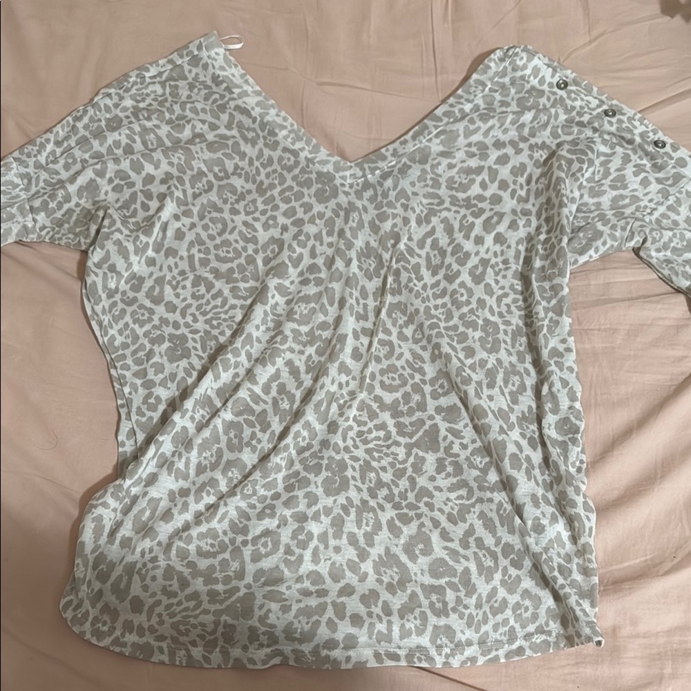 Express Leopard Print V-Neck Women's Top 🤍💚 5/$25